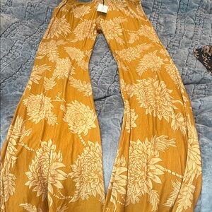 Novella Royale Mustard and Cream Patterned Pants. Golden dahlia